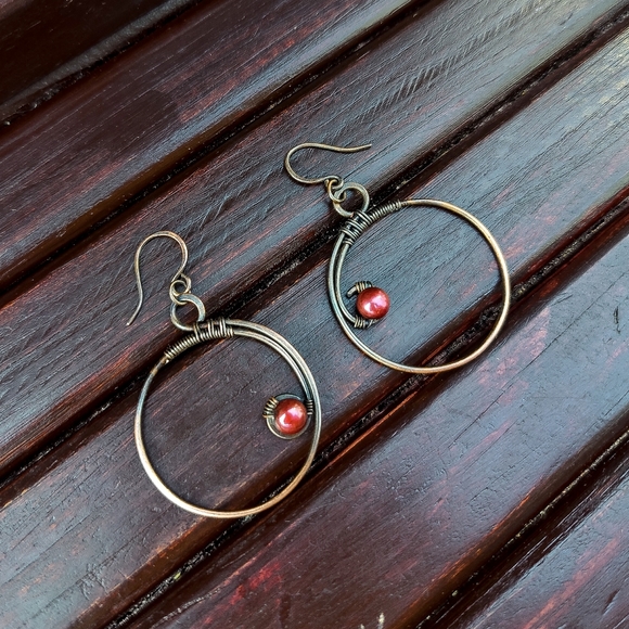 SOLD💍Minimalist Freshwater Pearl Wirewrapped hoops - Picture 7 of 13